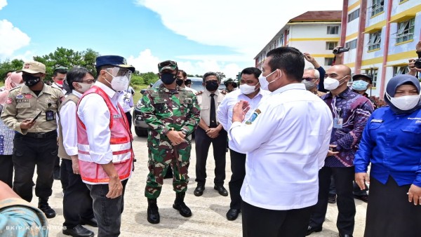 Menhub Budi Karya Sumadi meninjau Pelabuhan Batam-1631871531