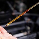 Ilustrasi: Pengecekkan melalui dipstick oli (ANTARA/Ho)-1680250329