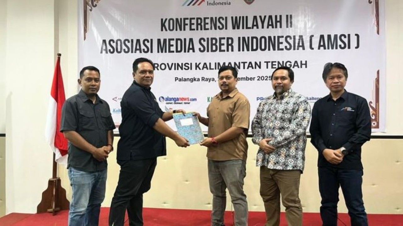 Sunrise Sinulingga resmi terpilih secara aklamasi sebagai Ketua Asosiasi Media Siber Indonesia (AMSI) Wilayah Kalimantan Tengah (Kalteng) untuk periode 2025-2028. Pemilihan ini berlangsung dalam Konferensi Wilayah (Konferwil) II AMSI Kalteng yang di (dok AMSI)