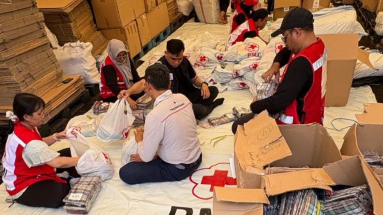 PMI Salurkan 1 Juta Buku untuk Anak Sekolah Terdampak Banjir di Sumatera dan Aceh