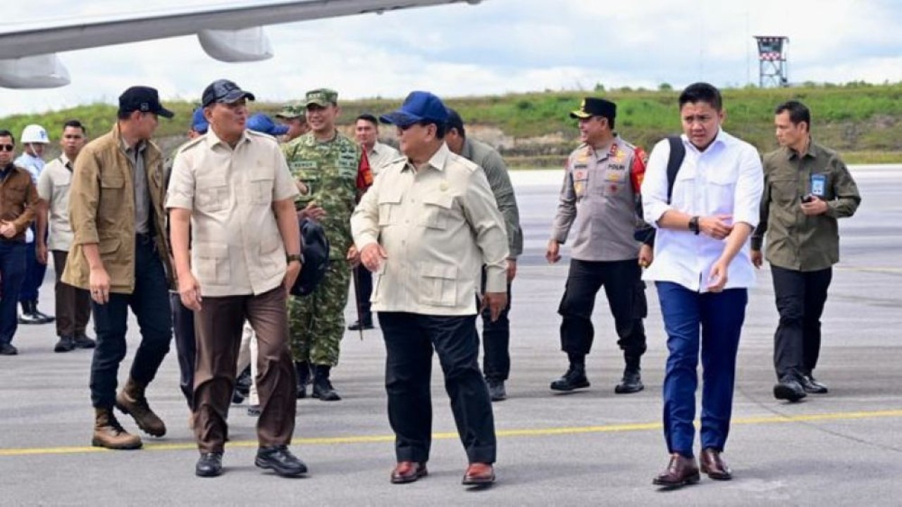 Presiden Prabowo Subianto melakukan peninjauan ke wilayah terdampak bencana banjir di Pulau Sumatra pada Rabu, 31 Desember 2025. (Foto: Sekretariat Presiden)