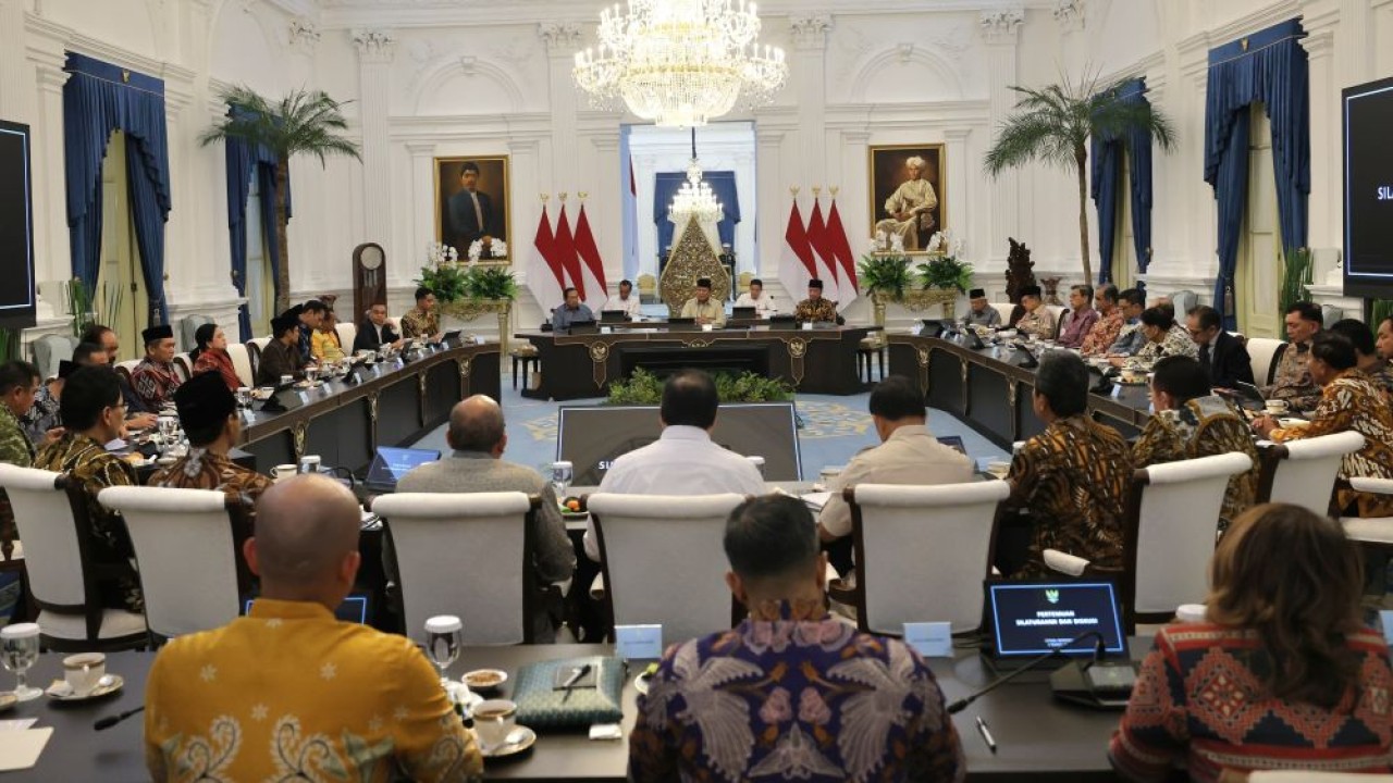 Presiden Prabowo Subianto mengundang para mantan Presiden dan Wakil Presiden Republik Indonesia serta para Ketua Umum partai politik untuk menghadiri makan malam bersama di Istana Negara, Jakarta, Selasa malam (3/3/2026). (Foto: Dok/Istimewa)