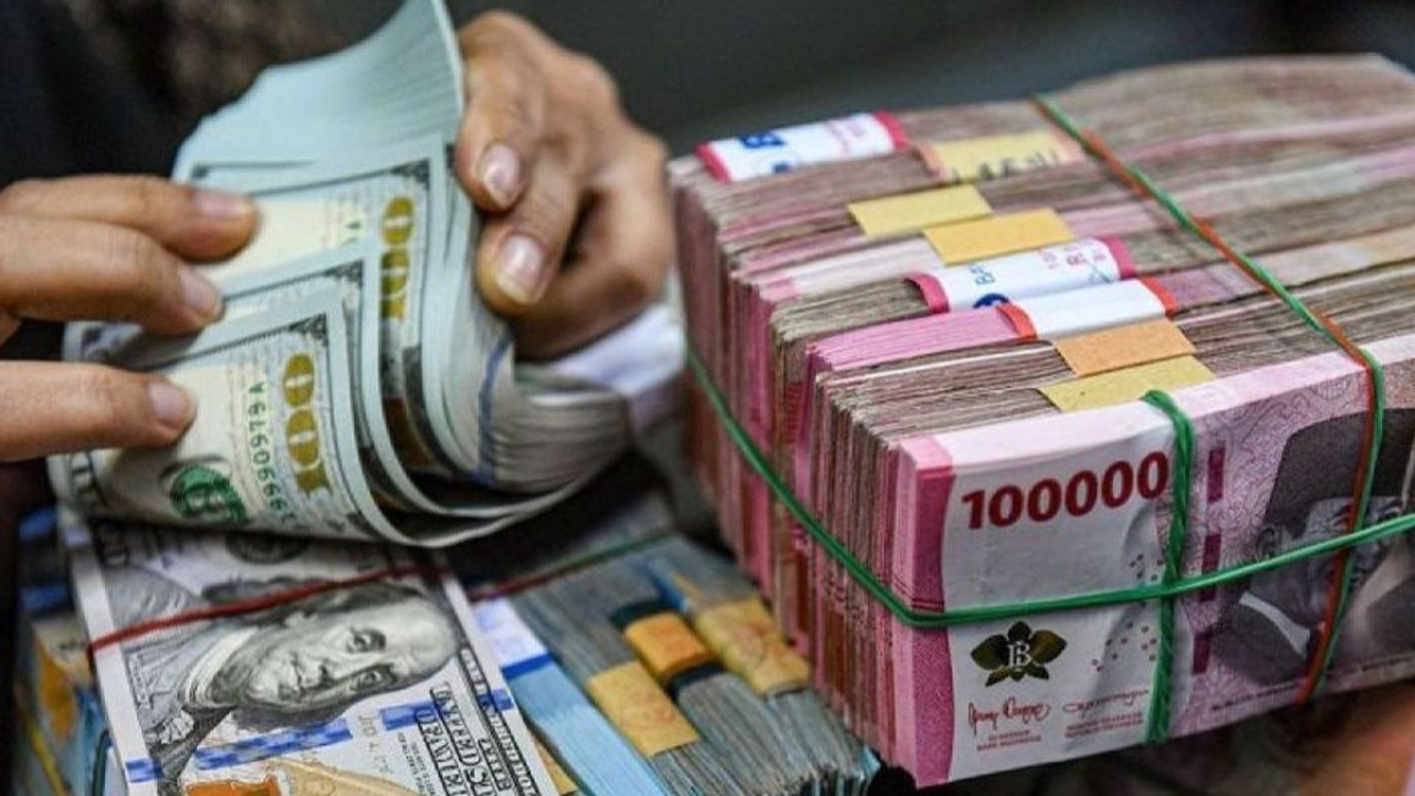 Mata uang Rupiah dan Dolar/ist