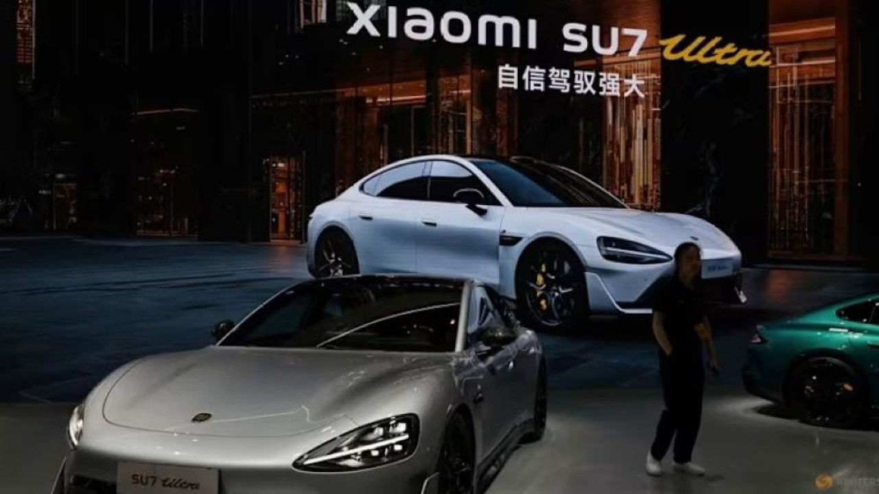 Kendaraan listrik Xiaomi SU7 Ultra dipamerkan selama acara media day untuk pameran Auto Shanghai di Shanghai, China, 23 April 2025. (Foto: Reuters/Go Nakamura)