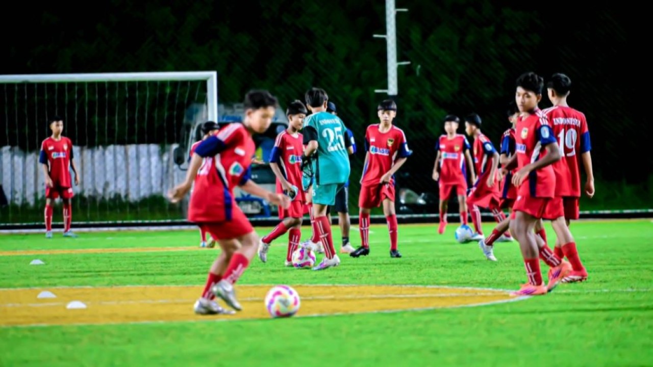 Para pemain Tim Pelajar BLiSPI menjalani pemusatan latihan di Cirebon jelang berlaga di Malaysia/ist