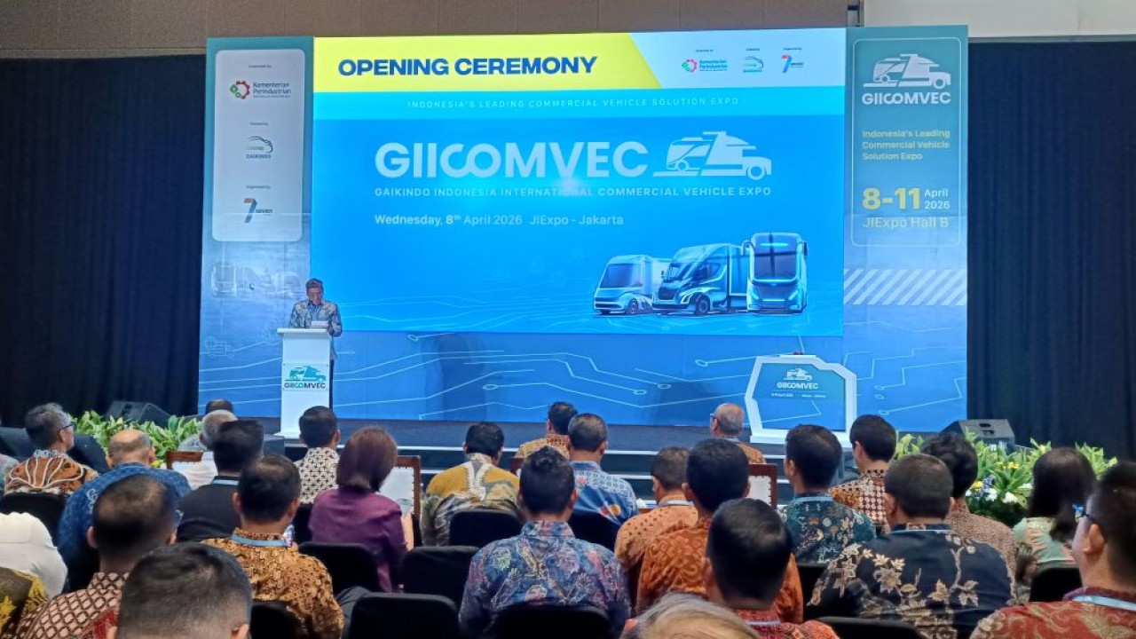 Pameran kendaraan komersial terbesar di Indonesia, Indonesia International Commercial Vehicle Expo (GIICOMVEC) 2026 resmi digelar pada 8-11 April 2026 di JIExpo Kemayoran, Jakarta Pusat.  (Foto: Adiantoro/NTV)
