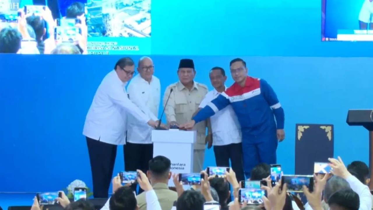 Presiden Prabowo Subianto melakukan groundbreaking 13 proyek hilirisasi nasional fase II di Cilacap, Jawa Tengah, pada Rabu (29/4/2026). (Foto: Istimewa)