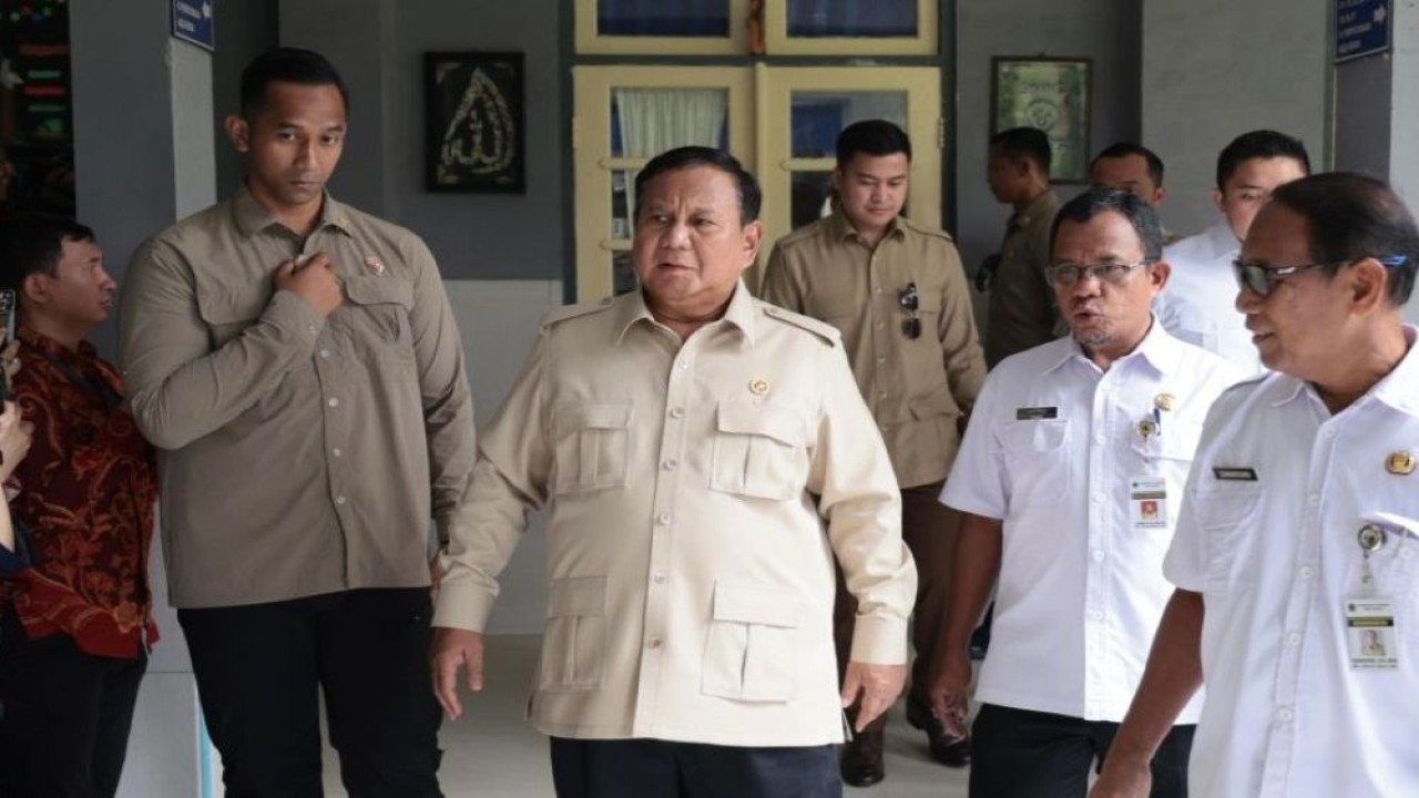 Presiden Prabowo Subianto meninjau langsung fasilitas pendidikan di SMAN 1 Cilacap, Jawa Tengah, Rabu (29/4/2026). (Foto: Dok/Istimewa/Bakom RI)