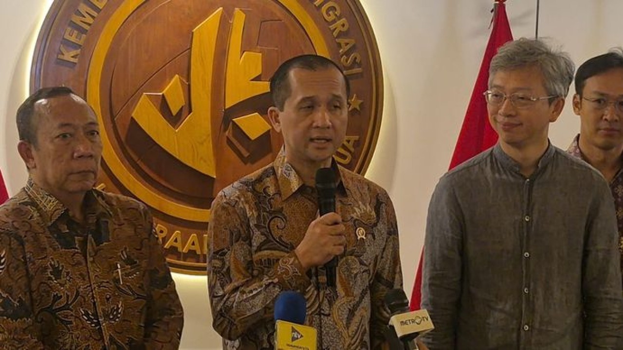 Menteri Transmigrasi (Mentrans) Iftitah Sulaiman Suryanagara mengungkapkan rencana kerja sama dengan pemerintah China dalam upaya mempelajari strategi pengentasan kemiskinan. (Ntvnews.id-Muslimin Trisyuliono)