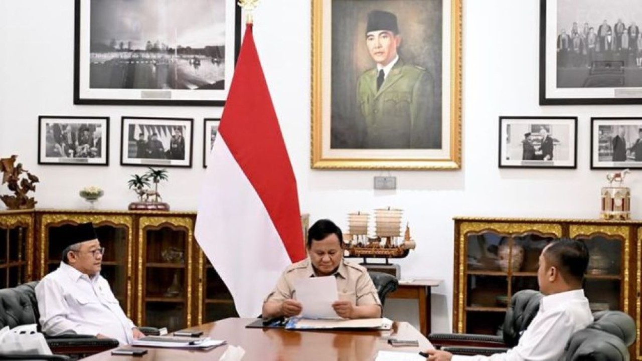 Presiden Prabowo Subianto memanggil Menteri Pendidikan Dasar dan Menengah (Mendikdasmen) Abdul Mu'ti di Istana Merdeka, Jakarta, pada Kamis, 11 Juni 2026. (Foto: Setpres)