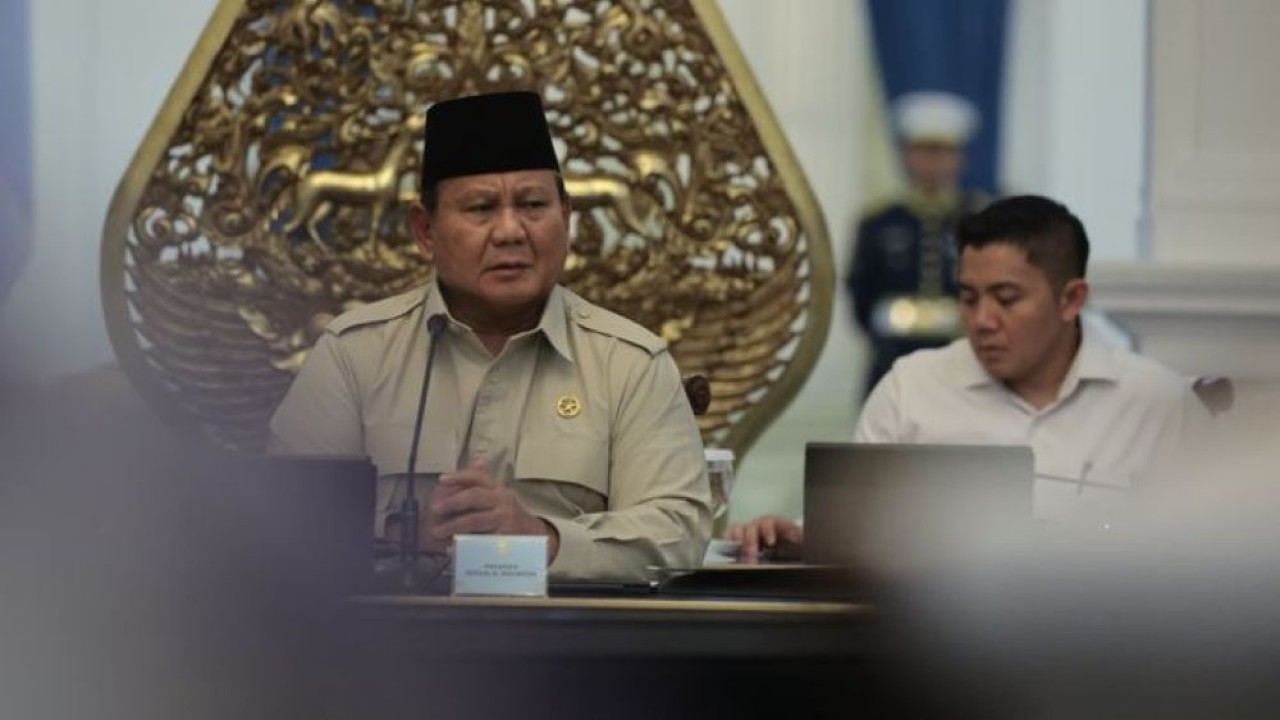 Presiden Prabowo Subianto dan Sekretaris Kabinet (Seskab) Teddy Indra Wijaya. (Foto: Dok/Istimewa/Bakom RI)