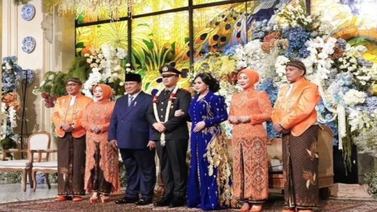 Presiden Prabowo Subianto menghadiri resepsi pernikahan putri Ketua KPK Setyo Budiyanto di Jakarta. (Foto: Istimewa)