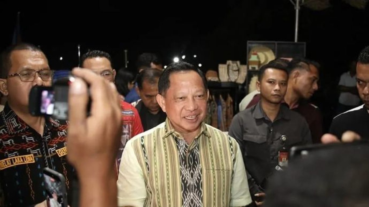 Menteri Dalam Negeri (Mendagri) Muhammad Tito Karnavian hadiri Parade Tenun di Atambua, Kabupaten Belu, Nusa Tenggara Timur, Jumat, 26 Juni 2026. (Antara)