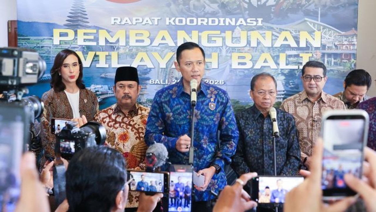 AHY usai memimpin Rapat Koordinasi Pengembangan Wilayah Bali di Gedung Wiswa Sabha, Kantor Gubernur Bali, Denpasar, Senin, 20 Juli 2026. (Kemenkoinfra)