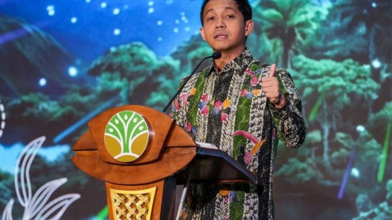 Menteri Kehutanan (Menhut) Raja Juli Antoni dalam pembukaan Sosialisasi Revisi II Rencana Kehutanan Tingkat Nasional (RKTN) 2011–2030 di Kantor Kemenhut, Jakarta, Selasa (7/7/2026). (antara)