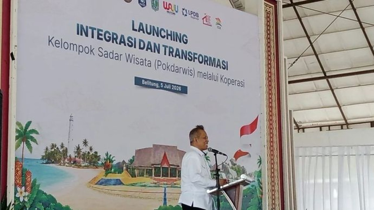‎Menteri Koperasi (Menkop) Ferry Juliantono mengatakan, integrasi dan transformasi Kelompok Sadar Wisata (Pokdarwis) menjadi badan usaha berbentuk koperasi akan menjadi instrumen di Tanjungpandan, Minggu, 5 Juli 2026. (Antara)