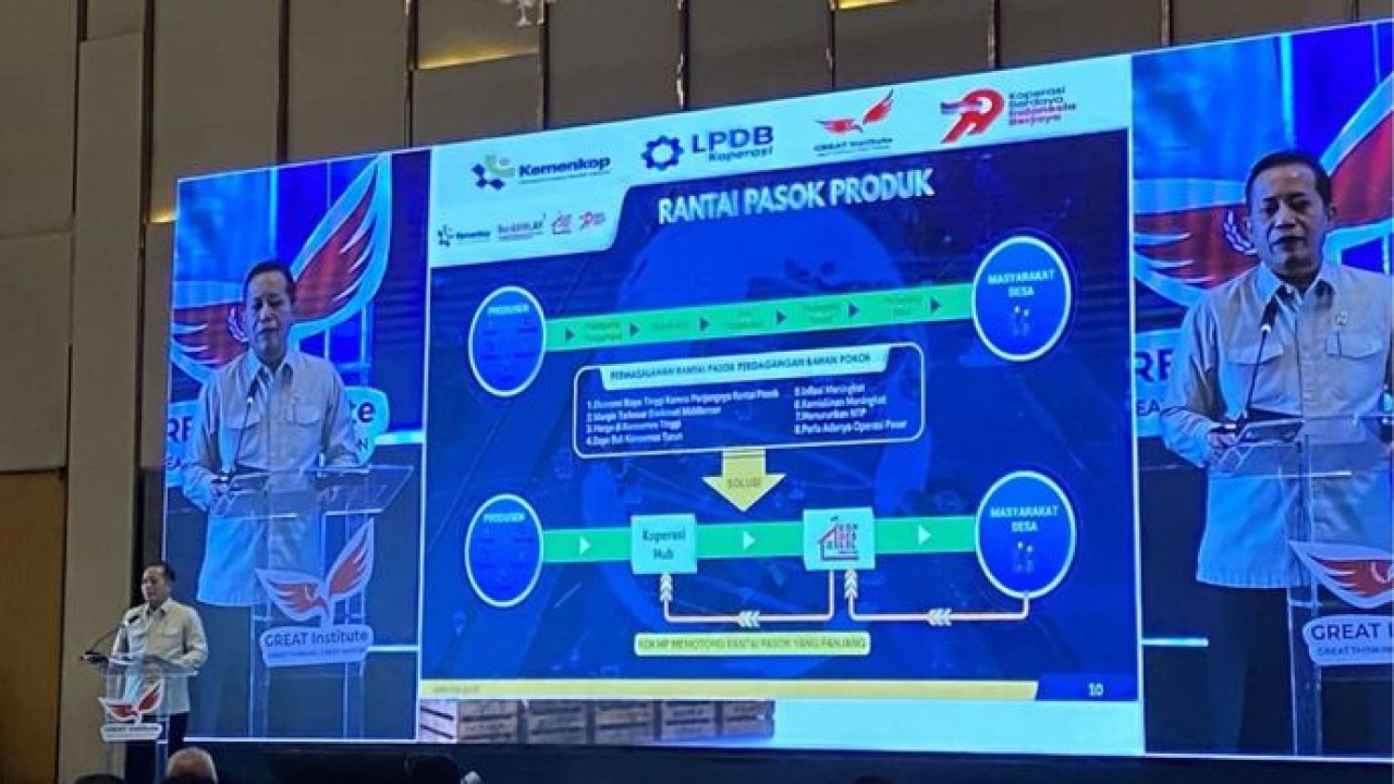 Menteri Koperasi Ferry Juliantono menyampaikan paparan dalam seminar Great Institute di Jakarta, Selasa (28/7/2026). (antara)