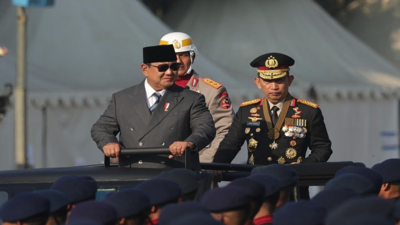 Presiden Prabowo Subianto memimpin Upacara Hari Bhayangkara ke-80 di Satlat Brimob Cikeas, Bogor, Rabu, 1 Juli 2026. (Foto: Dok/Istimewa/Bakom RI)