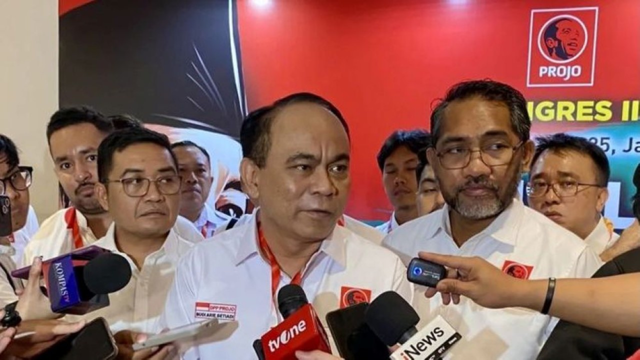 Ketua Umum Projo Budi Arie Setiadi menjawab pertanyaan wartawan usai pembukaan Kongres III Projo di Jakarta, Sabtu, 1 November 2025. (Foto: ANTARA/Fath Putra Mulya)