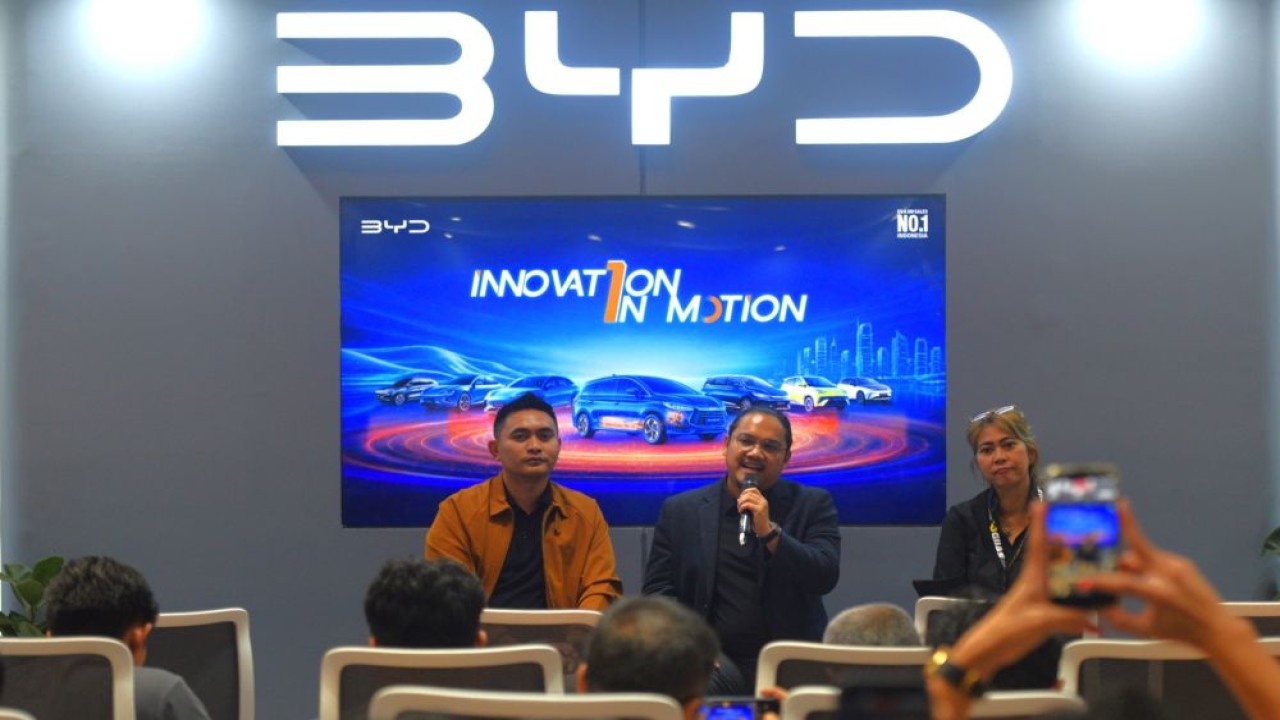 PT BYD Motor Indonesia memperkuat ekosistem layanan purna jual untuk kendaraan berteknologi Dual Mode (DM) di ajang GIIAS 2026. (Foto: Dok/Istimewa)