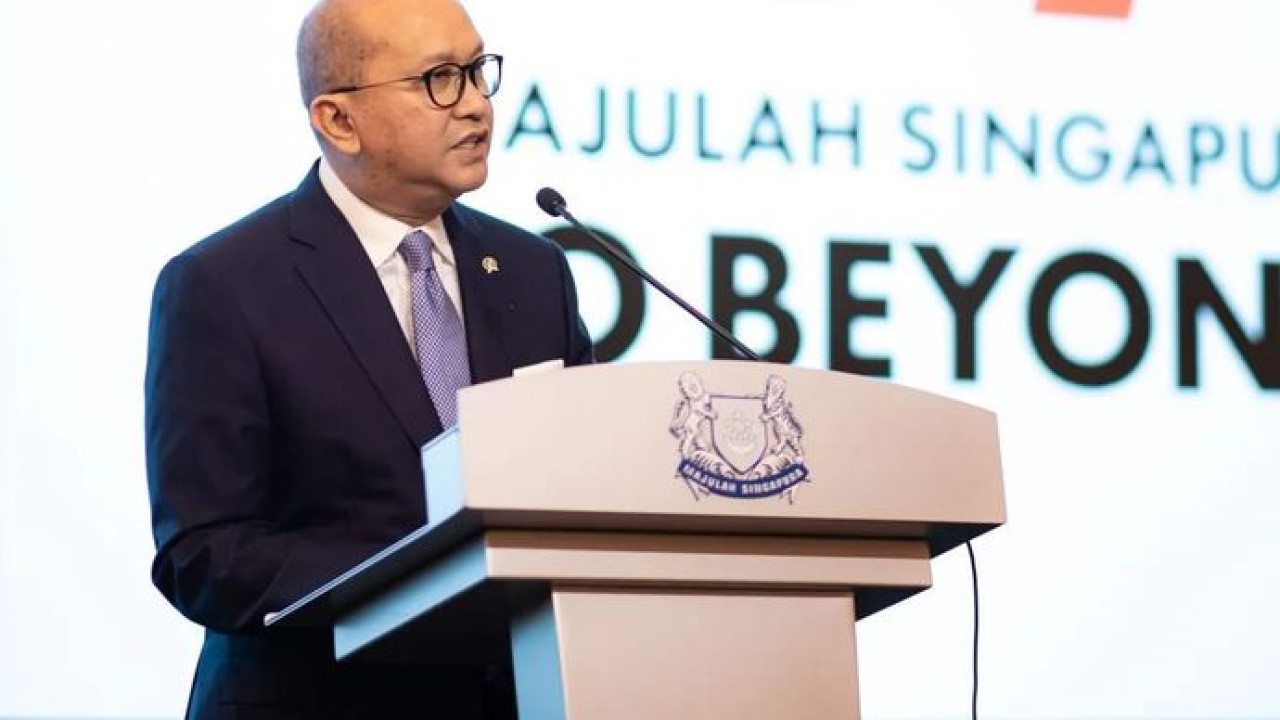 Menteri Investasi dan Hilirisasi sekaligus CEO Danantara Indonesia Rosan Perkasa Roeslani menyampaikan sambutannya dalam Resepsi Hari Kebangsaan Singapura di Jakarta (Antara)