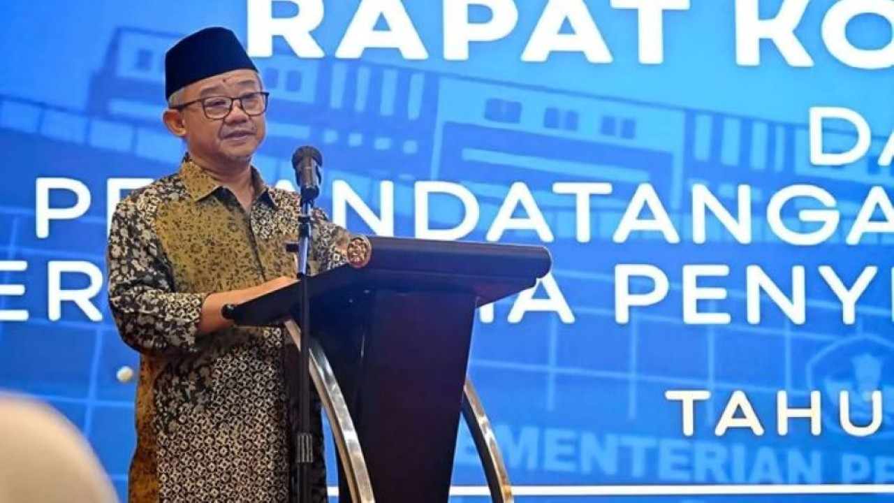 Menteri Pendidikan Dasar dan Menengah (Mendikdasmen) Abdul Mu’ti memberikan arahan pada Rakor dan Penandatanganan Perjanjian Kerja Sama (PKS) Penyelenggaraan Pendidikan Profesi Guru (PPG) Tahun 2026, di Jakarta Pusat Kamis, 24 September 2026. (Foto: Antara)