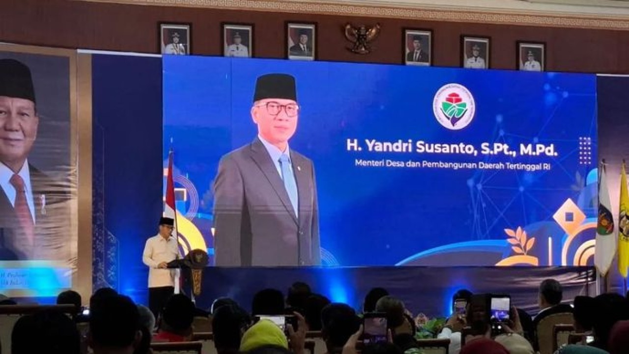 Menteri Desa dan Pembangunan Daerah Tertinggal (Mendes PDT) Yandri Susanto memaparkan soal program Koperasi Desa/Kelurahan Merah Putih (KDKMP), di Bandarlampung (Antara)
