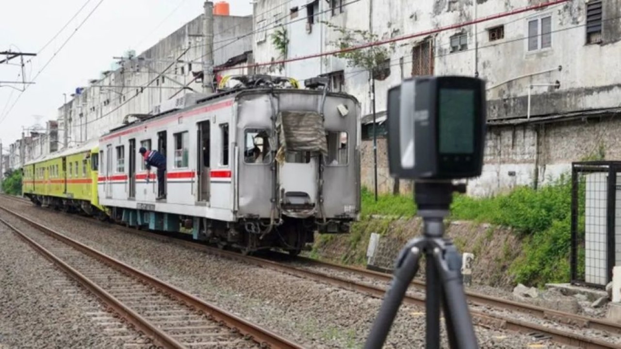 Alat traffic accident analysis (TAA) milik Korlantas Polri dalam proses olah tempat kejadian perkara (TKP) kecelakaan kereta di Stasiun Bekasi Timur, Bekasi, pada Selasa 28 April 2026. (Foto: ANTARA/HO-Korlantas Polri)