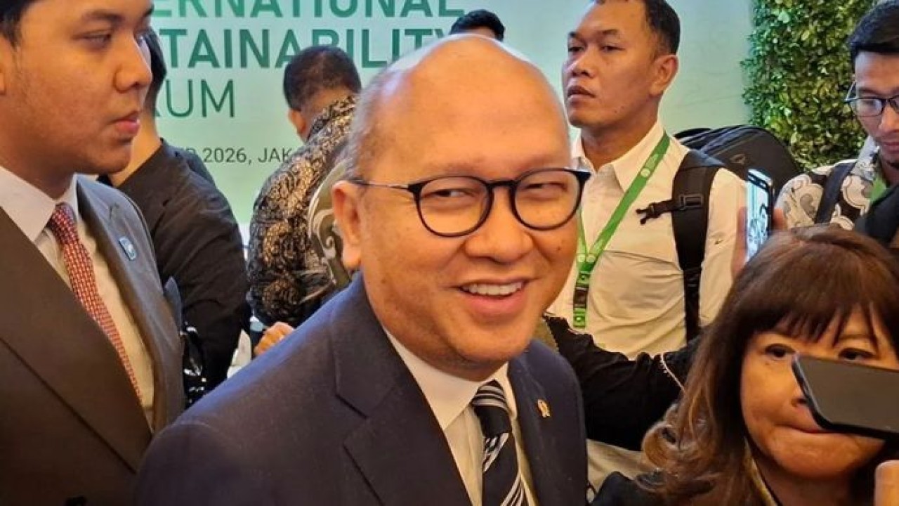 Menteri Investasi dan Hilirisasi/Kepala Badan Koordinasi Penanaman Modal (BKPM) Rosan Roeslani memberikan keterangan kepada wartawan seusai pembukaan Indonesia International Sustainability Forum (ISF) 2026 di Jakarta, Selasa (6/10/2026) (Antara)