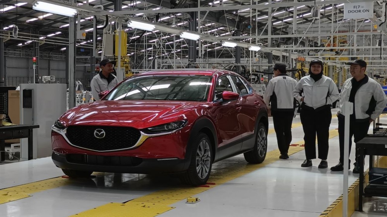 Ilustrasi. Mazda CX-30 menjadi model pertama yang diproduksi lokal di Mazda Plan Indonesia, Citeureup, Bogor, Jawa Barat. (Foto: Adiantoro/NTV)