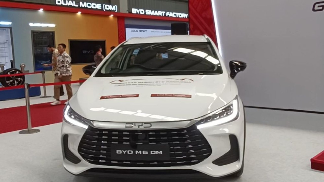 Ilustrasi. BYD M6 DM. (Foto: Adiantoro/NTV)