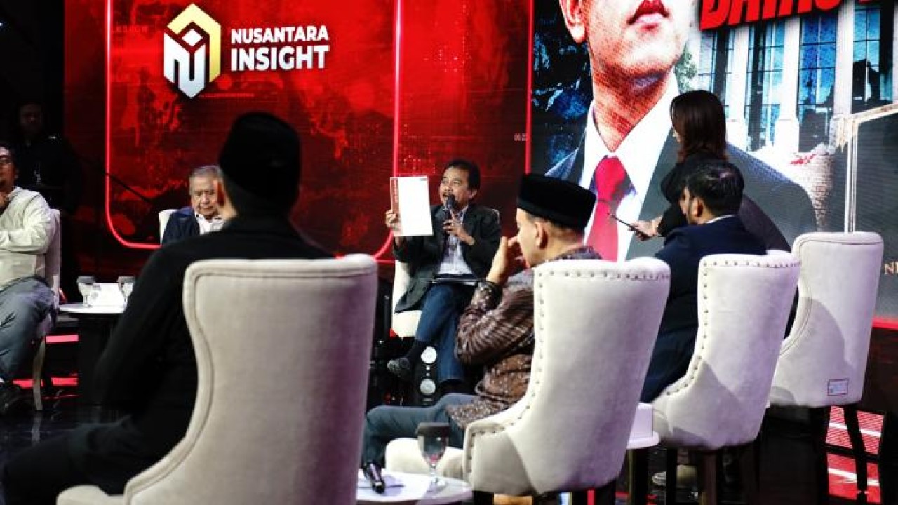 Roy Suryo menilai Wakil Presiden Republik Indonesia Gibran Rakabuming Raka seharusnya mundur dari jabatan