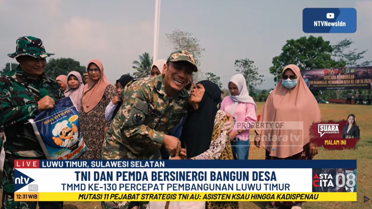 Bupati Luwu Timur Irwan Bachri Syam bertemu warga dalam program TNI Manunggal Membangun Desa atau TMMD ke-130 tahun anggaran 2026 resmi dibuka di Kabupaten Luwu Timur, Sulawesi Selatan.